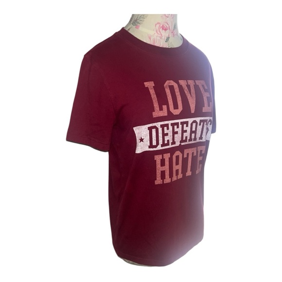 Art Class Burgundy Love Defeats Hate Tee - Picture 4 of 6